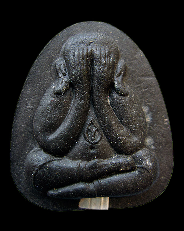 พระปิดตาปลดหนี้ หลวงปู่บัว ถามโก วัดเกาะตะเคียน เนื้อผงใบลานตะกรุดเงิน รุ่น เพชรกลับ ญสส.พ.ศ. ๒๕๕๓