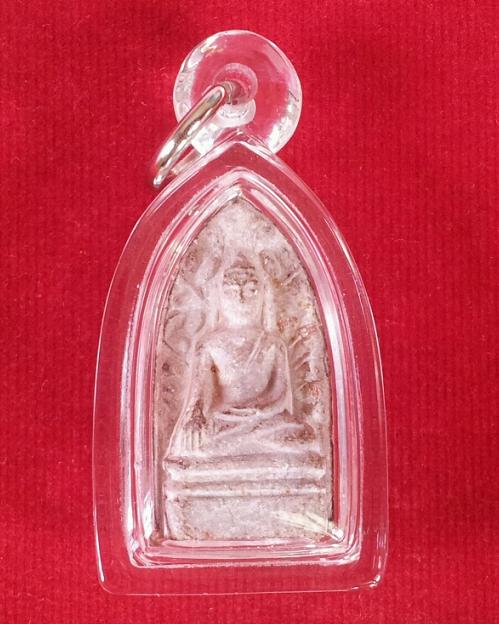 พระรอด หลวงพ่อแพ วัดพิกุลทอง สิงห์บุรี รุ่นจงอางศึก ปี 2514 องค์นี้เนื้อเกสร 108แดง...เคาะเดียวแดง..