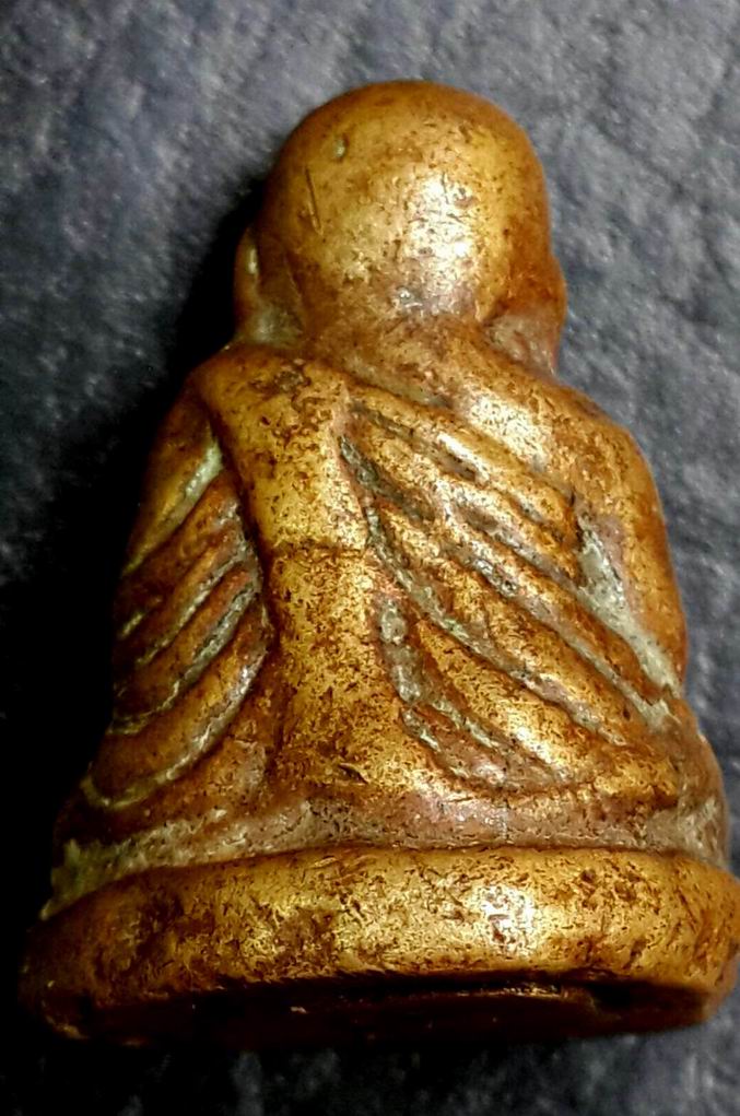 หลวงพ่อเงินวัดบางคลาน รุ่นปืนแตก พิมพ์เศียรโตนิยม ปี2528