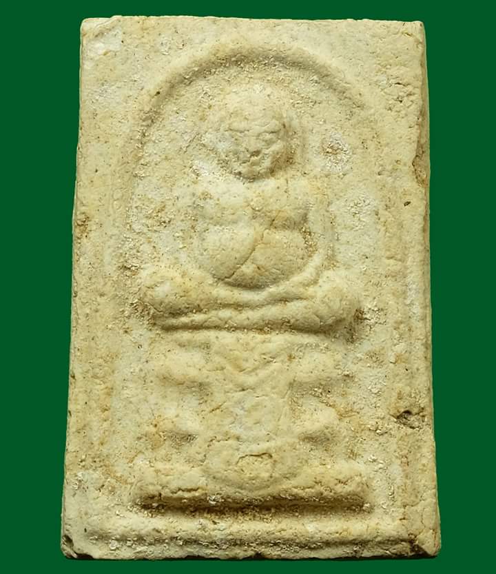 พระสมเด็จหลวงปู่หิน วัดระฆัง พิมพ์สังกัจจาย ฐานผ้าทิพย์ ปี 2500  เคาะเดียวแดง ค่ะ