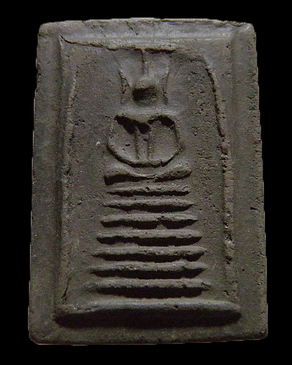 สมเด็จพิมพ์เกศไชโย เจ้าคุณเที่ยง วัดระฆังฯ กรุงเทพฯ สร้างจากเนื้อดินหุ่นหรือดินไทย ที่เหลือจากพิธีกา