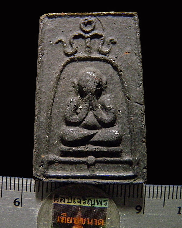 พระปิดตา ซุ้มระฆัง เจ้าคุณเที่ยง วัดระฆังฯ กรุงเทพฯ สร้างจากเนื้อดินหุ่นหรือดินไทย ที่เหลือจากพิธีกา