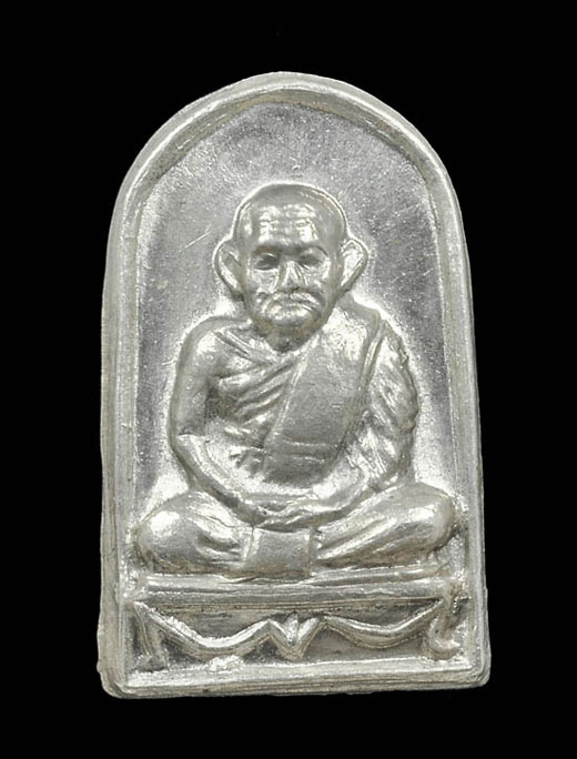 หลวงพ่อเงิน พิมพ์ใบมะขาม รุ่นช้างคู่ วัดท้ายน้ำ ปี ๒๕๒๖ เนื้อเงิน สวยเดิม