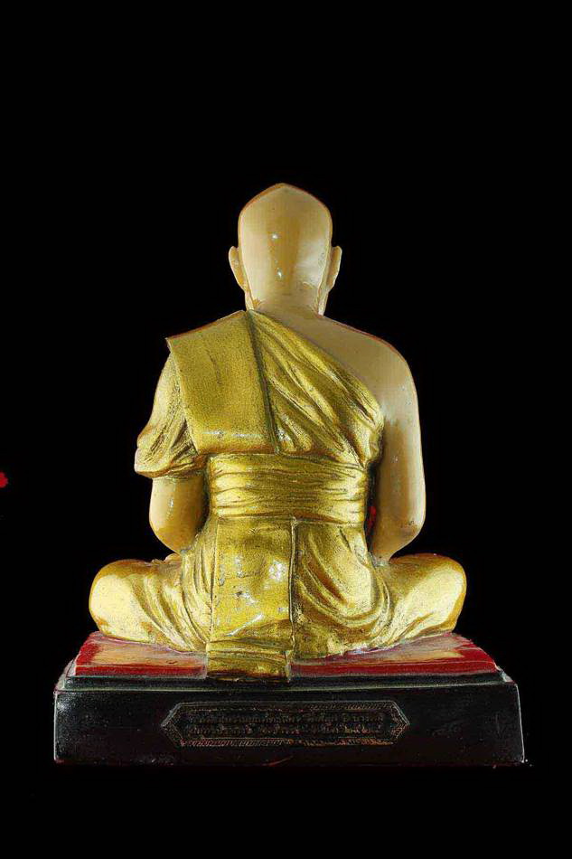 พระบูชาหลวงปู่เผือก วัดกิ่งแก้ว อ.บางพลี จ.สมุทรปราการ หน้าตัก 5 นิ้ว เนื้อเรซิ่น ปี 28