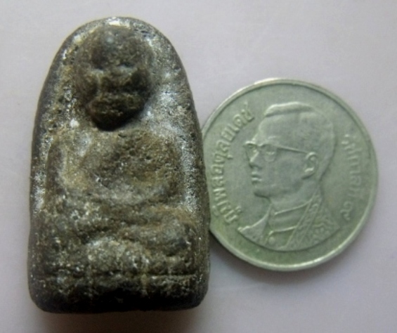**วัดใจ**หลวงปู่ทวดเนื้อว่าน พิมพ์พระรอด วัดเขาอ้อ (ขอ๑)**หลังโรยแร่เยอะ หายาก สวยๆ 