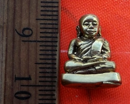 เริ่ม 10 บาท กับ รูปหล่อหลวงพ่อเงิน  …AY829