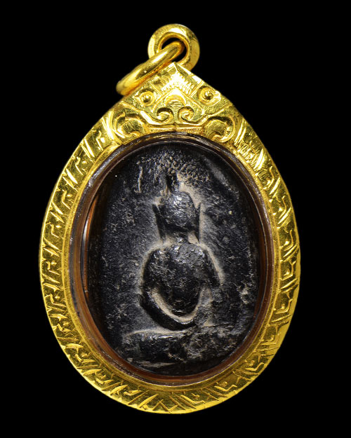 พระเนื้อดินยุค2460กว่ากว่า ไม่ทราบที่+เลี่ยมทองครับ