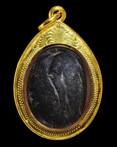 พระเนื้อดินยุค2460กว่ากว่า ไม่ทราบที่+เลี่ยมทองครับ