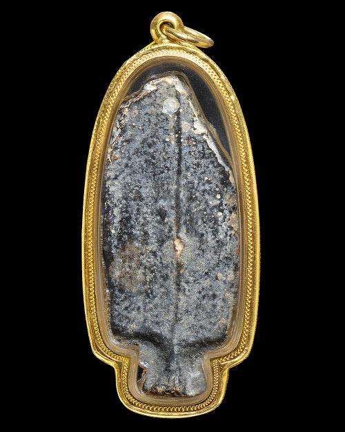 พระร่วงยืน พิมพ์ใหญ่ประทานพร กรุวังเพิ่ม จ.ขอนแก่น เนื้อตะกั่วสนิมแดง สภาพสวยมากมาก+เลี่ยมทอง10,000บ