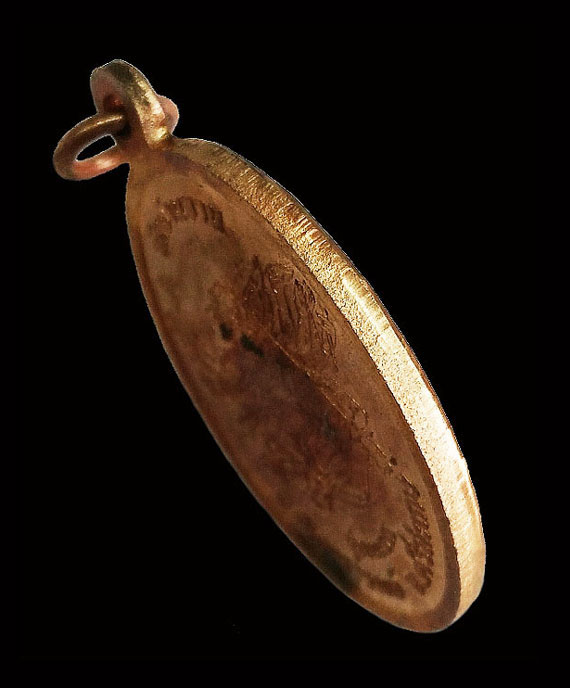 เหรียญรุ่นแรก มนต์พระกาฬ หลวงปู่หมุน วัดบ้านจาน ปี42 จมูกโด่งๆ ผิวไฟแดงๆ เดิมๆ ไม่ผ่านการใช้ ทุกจุด 