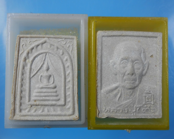 พระผงหลวงปู่โต๊ะ รุ่นเพชรรุ่งโรจน์ ปี2535 มีสอดตะกรุด 2องค์ 2พิมพ์ / wa05