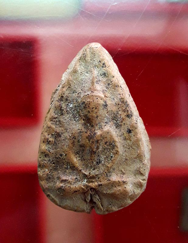 พระกลีบบัวกรุวัดลิงขบ