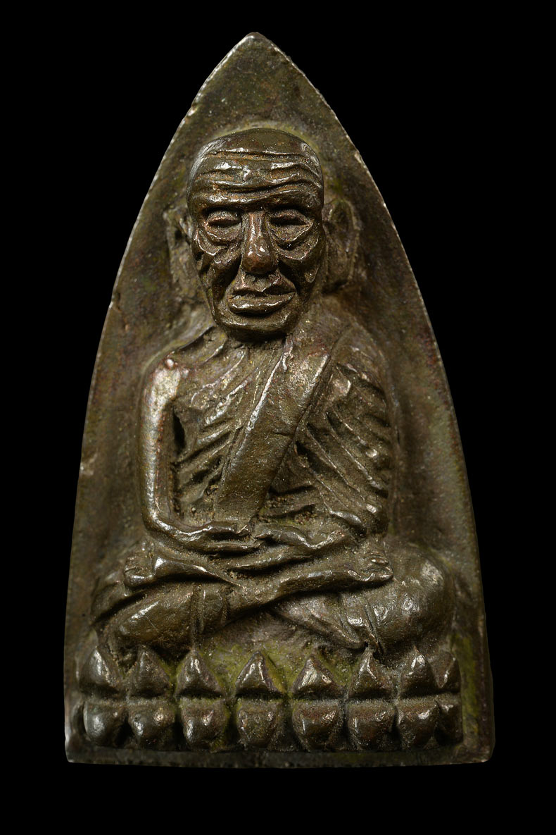 หลวงปู่ทวด หลังเตารีด เนื้อนวะโลหะ พิมพ์ใหญ่ รุ่นสร้างโรงพยาบาลโคกโพธิ์ ปี 2539