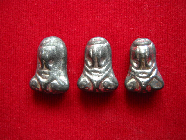 พระรอด วัดโคนอน 2515...ตะกั่ว 3 องค์...หลวงปู่โต๊ะ วัดประดู่ฉิมพลี กทม.เสก...ไม่แพง ครับ พระรอด วัดโ