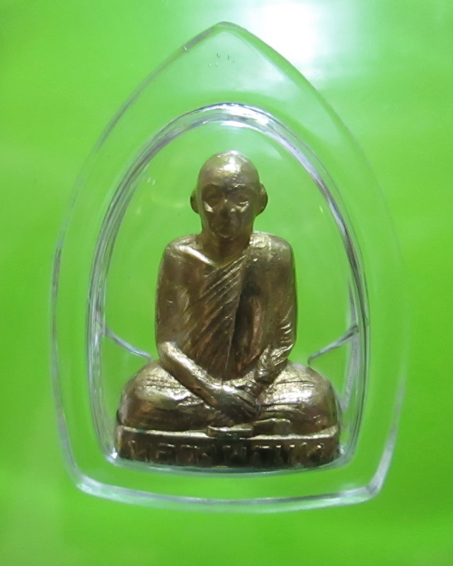 พระรูปหล่อรุ่นแรกหลวงพ่อแพ วัดพิกุลทอง ปี08 สวยเดิม เลี่ยมพร้อมครับ