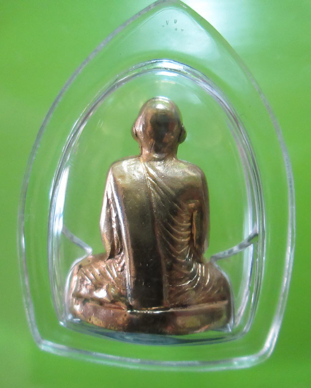 พระรูปหล่อรุ่นแรกหลวงพ่อแพ วัดพิกุลทอง ปี08 สวยเดิม เลี่ยมพร้อมครับ