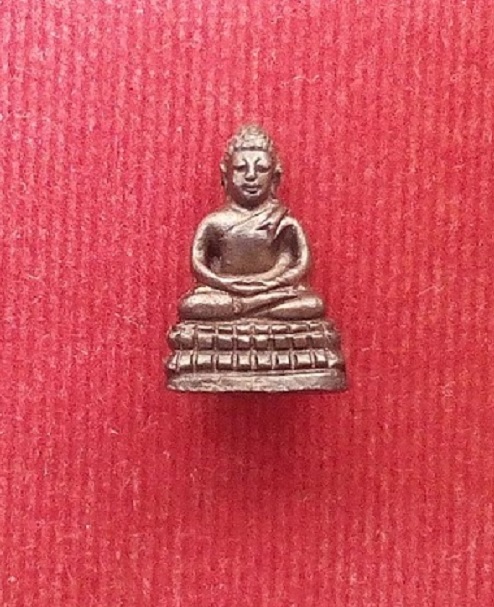 พระชัยวัฒน์ เนื้อนวะโลหะ หลวงพ่อแพ วัดพิกุลทอง ที่ระลึกทำบุญอายุ 84ปี 7รอบ สร้างปี32 ตอกโค๊ตใต้ฐาน