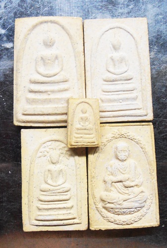 พระสมเด็จวัดระฆัง118ปีวัดระฆังชุด5องค์ พร้อมกล่องรุ่นสมทบทุนสร้างศาลาการเปรียญวัดวังบัวสวยๆครับ