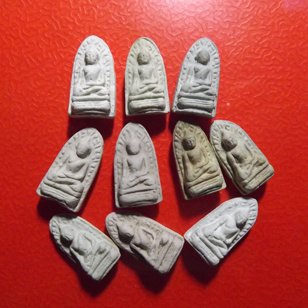 พระรอด หลวงพ่อเกษม เขมโก สุสานไตรลักษร์ จ.ลำปาง