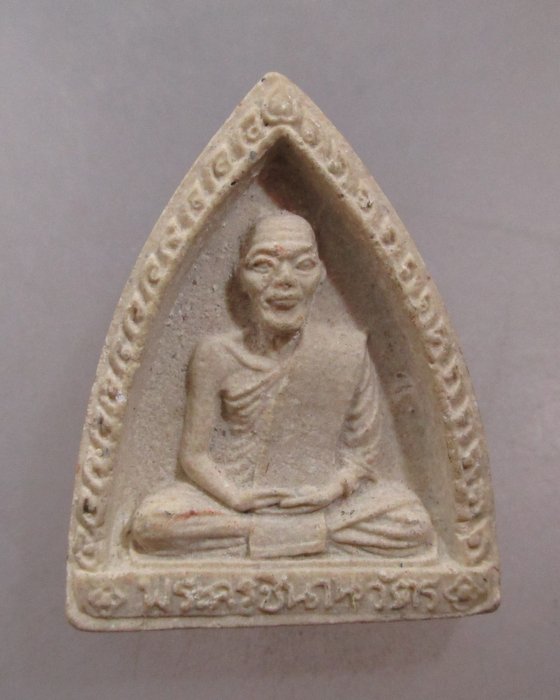 20 บาท พระผงรูปเหมือน พระครูชินานุวัตร( หลวงพ่อชื้อ ) วัดชนะสงสาร แปดริ้ว จ.ฉะเชิงเทรา