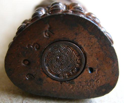 พระกริ่งไตรจักรชัยสิทธิ์ หลวงปู่ชื้น วัดญาณเสน จ อยุธยา ปี2545 เนื้อนวะ ตอกโค้ด กับ หมายเลข