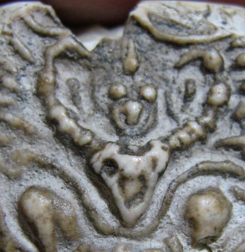 พระพิมพ์ทรงครุฑใหญ่ กรุวัดคู้สลอด จ.อยุธยา ครึ่งองค์ล่าง อาศัยพุทธคุณได้