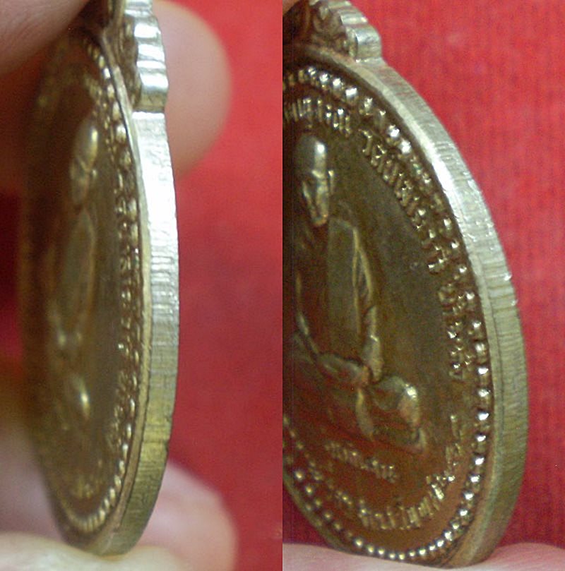 เหรียญหลวงปู่ชอบ ฐานสโม รุ่นพิเศษ กะไหล่ทอง ปี 2514