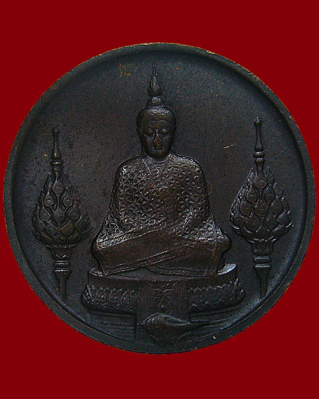 พระแก้วมรกต ทรงฤดูหนาว พ.ศ.๒๕๒๕