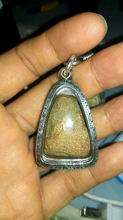 พระขุนแผนบ้านกร่าง มงคลเล็กพร้อมเลี่ยมกรอบเงิน