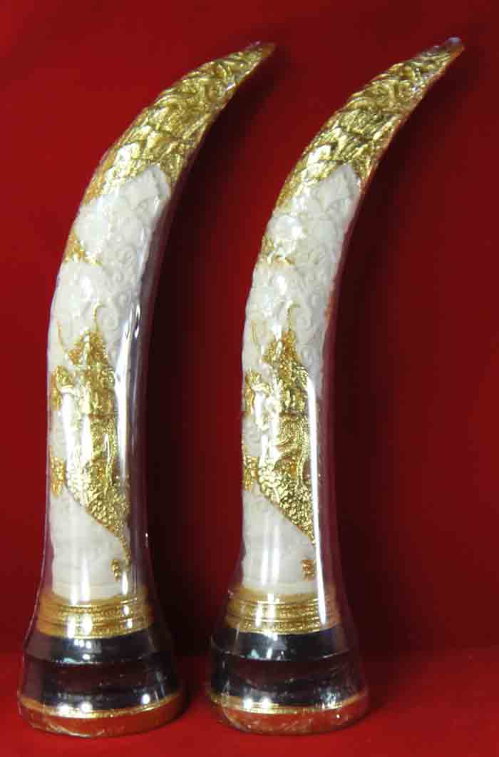 งาช้างเรชิ่น ขนาด สูง 16.5 นิ้ว ฐานกว้าง 4 นิ้ว สวยงาม เหมือนจริง ไม่ต้องทำลายช้าง ทำลายธรรมชาติ สาม