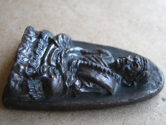 รูปหล่อหลวงปู่หมุน ฐิตสีโล พิมพ์เตารีด หล่อโบราณผสมชนวนเก่า ขนาดห้อยคอ สร้าง1,000องค์ พร้อมกล่องเดิม