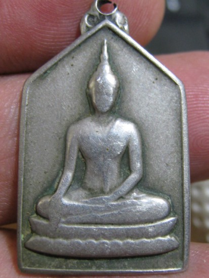 เหรียญพระพุทธห้าเหลี่ยมหลวงพ่อเงิน ปี2506 เนื้ออัลปาการ์ วัดดอนยายหอม จ.นครปฐม ราคาเบา ๆ