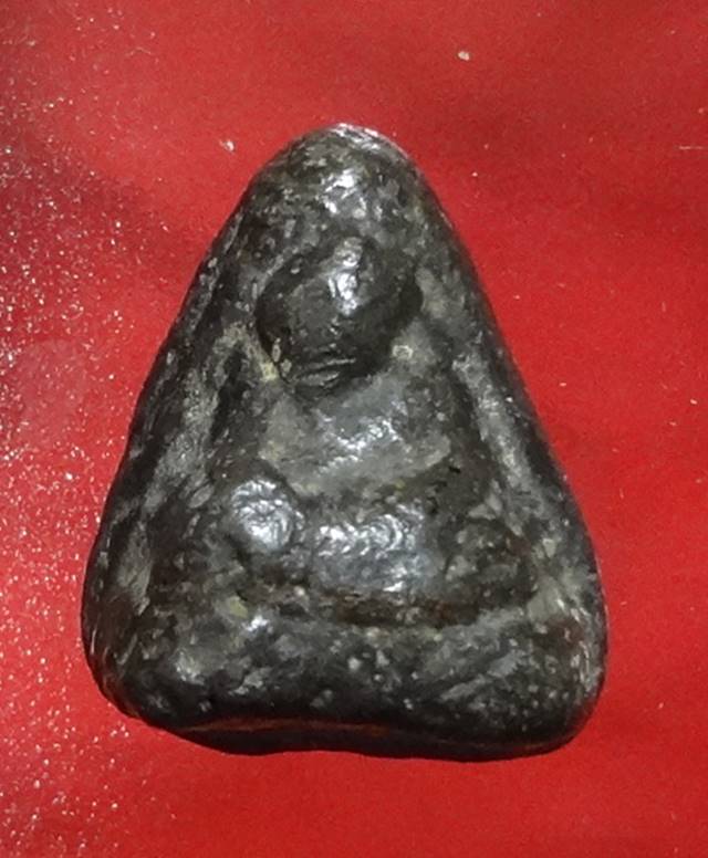 พระเนื้อชินตะกั่วเก่าๆพิมพ์คล้ายบางกระทิงไม่ทราบที่ครับ