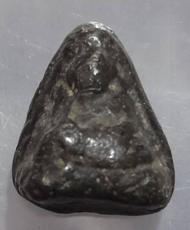 พระเนื้อชินตะกั่วเก่าๆพิมพ์คล้ายบางกระทิงไม่ทราบที่ครับ