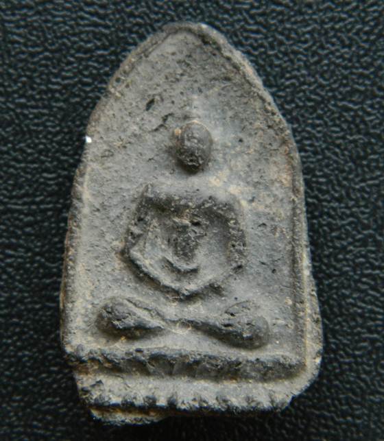 พระกลีบบัว เนื้อดิน กรุบางสะแก (เนื้อดำ) พระสวยเดิม