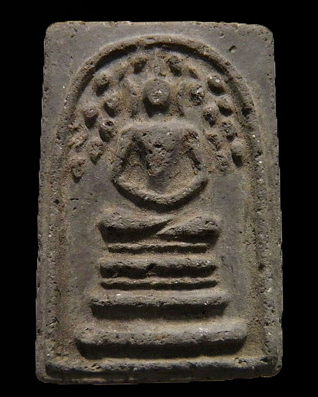 พระสมเด็จปรกโพธิ์ เจ้าคุณเที่ยง วัดระฆังฯ กรุงเทพฯ สร้างจากเนื้อดินหุ่นหรือดินไทย ที่เหลือจากพิธีการ