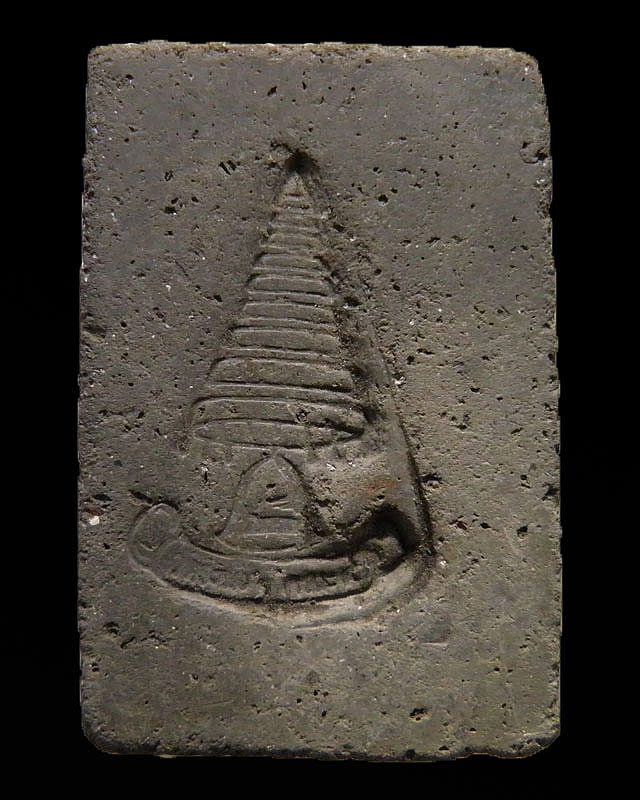 พระสมเด็จปรกโพธิ์ เจ้าคุณเที่ยง วัดระฆังฯ กรุงเทพฯ สร้างจากเนื้อดินหุ่นหรือดินไทย ที่เหลือจากพิธีการ