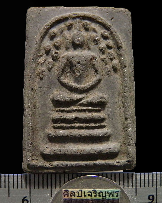 พระสมเด็จปรกโพธิ์ เจ้าคุณเที่ยง วัดระฆังฯ กรุงเทพฯ สร้างจากเนื้อดินหุ่นหรือดินไทย ที่เหลือจากพิธีการ