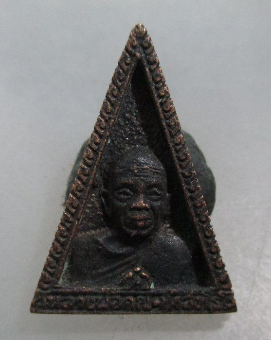 20 บาท เหรียญหล่อสามเหลี่ยมหลวงพ่อคูณ วัดบ้านไร่
