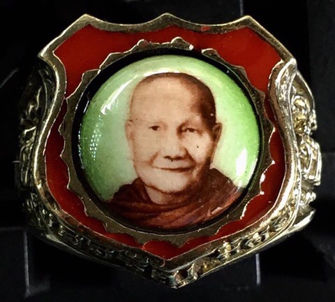  แหวนเสมา เนื้ออัลปาก้า ลงยา รุ่น "ปลอดภัย ร่ำรวย " ปี 52 แหวนเบอร์ 58 สภาพเดิมไม่ผ่านการใช้