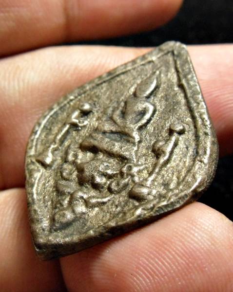 เหรียญหล่อโบราณ พระพุทธ หลังยันต์ เก่า ไม่ทราบที่