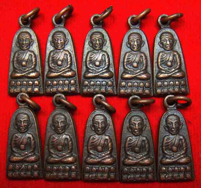 ***วัดใจเคาะเดียวแดง*** หลวงปู่ทวด วัดช้างไห้ ทะเลซุงพิมพ์เล็กบัวห้า ทองแดงรมดำ ปี 08 ยกชุด10 องค์สว