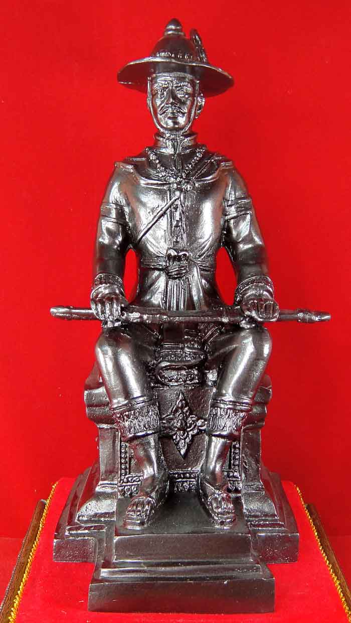 สมเด็จพระเจ้าตากสินมหาราช ขนาดบูชาหน้าตัก 5 นิ้ว ความสูง10.5 นิ้ว ฐาน 4.8 x 6 นิ้ว เนื้อทองเหลืองรมม