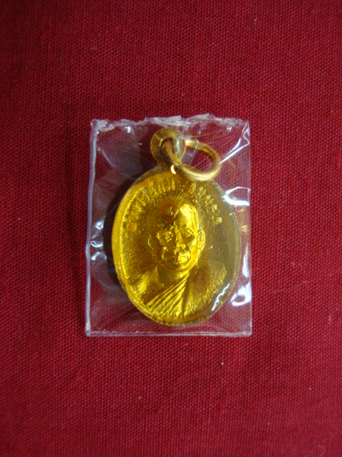 เหรียญแม็ดแตง หลวงปู่ทวด วัดช้างให้ เนื้อทองแดงลงยา ปี๕๕