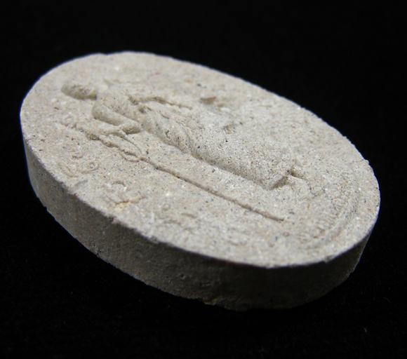 พระสิวลีหลังพระแม่ธรณีบีบมวยผม เนื้อขาว หลวงปู่หมุน ฐิตสีโล 2542 #3