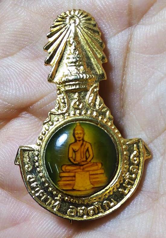 เข็มกลัดหลวงพ่อโสธร กะไหล่ทอง ไม่ทราบปีสร้าง