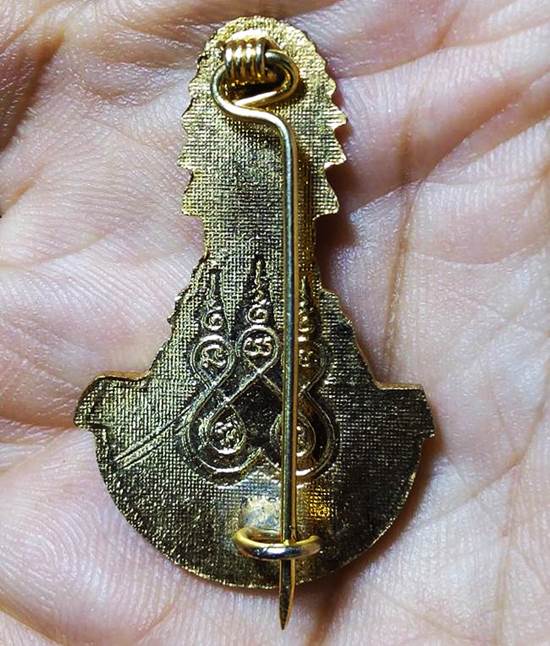 เข็มกลัดหลวงพ่อโสธร กะไหล่ทอง ไม่ทราบปีสร้าง