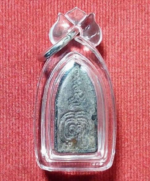 พระรอดรุ่นแรก พิมพ์เล็ก หลวงพ่อแพ วัดพิกุลทอง สิงห์บุรี ปี 2506 เนื้อใบลาน