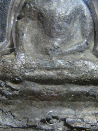 พระอู่ทอง เนื้้อชินเงิน กรุวัดเทวสังฆาราม (วัดเหนือ) จ.กาญจนบุรี มีเลี่ยมเงินหนา ๆ พร้อมห้อย 