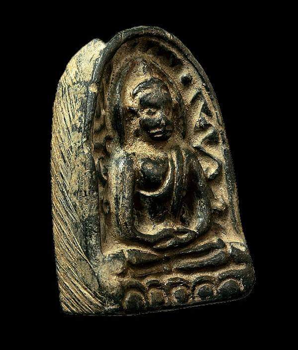 พระซุ้มกอดำพิมพ์ใหญ่มีกนก หน้ายัก วัดพิกุล กำแพงเพชร ปี 2511